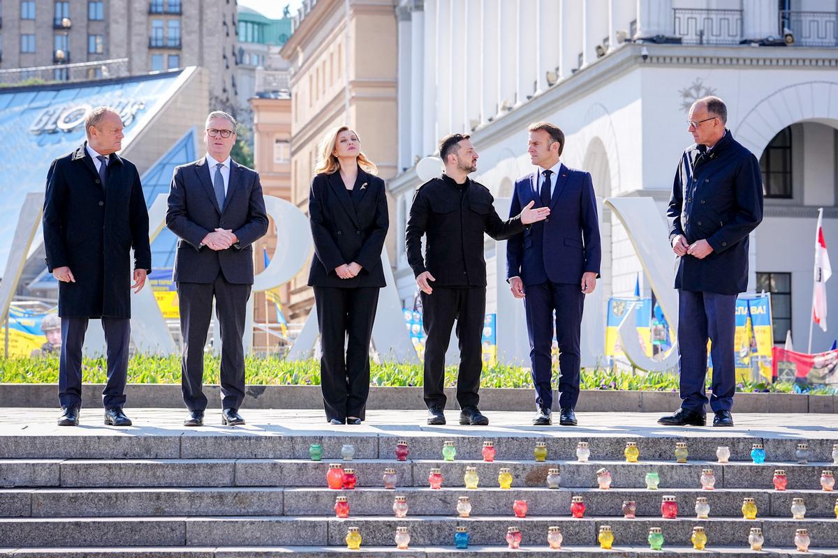 El presidente de Ucrania, Volodimir Zelenski, durante un acto en Kiev con el primer ministro polaco, Donald Tusk (i); el primer ministro británico, Keir Starmer (2i); el presidente francés, Emmanuel Macron (2d); y el canciller alemán, Friedrich Merz (d)