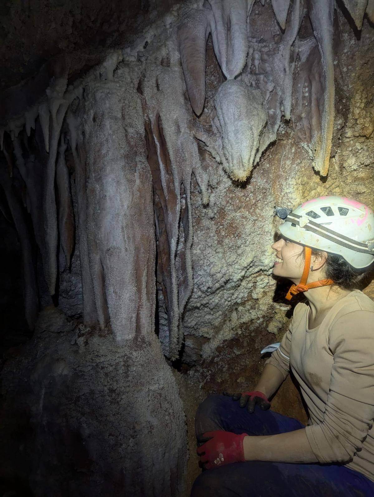 En cada nueva galería aparecen formaciones geológicas de interés.