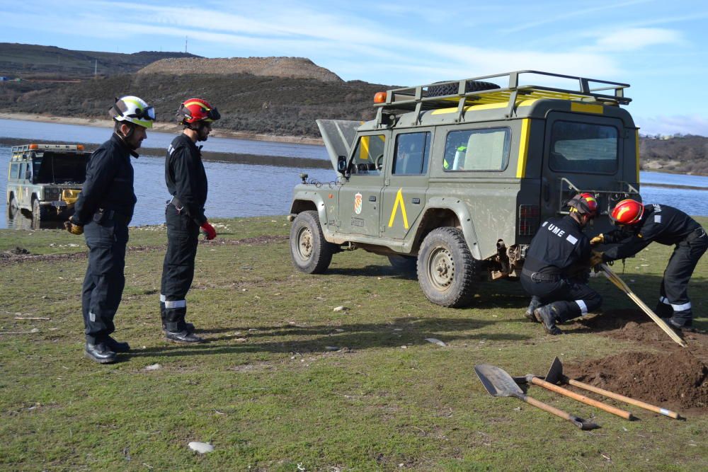 La UME realiza ejercicios de rescate de víctimas e