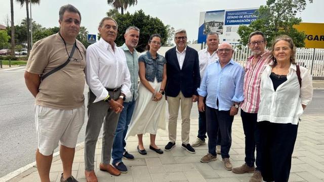 Josele Aguilar e Isabel Pérez, ayer, en Nueva Andalucía. | L.O.