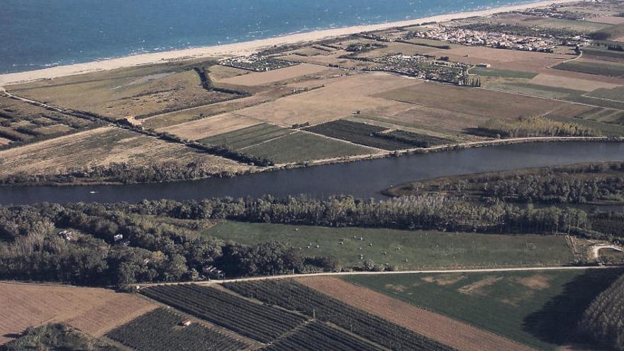 Una imatge aèria de la finca de Mig de Dos Rius, a Sant Pere Pescador (arxiu)