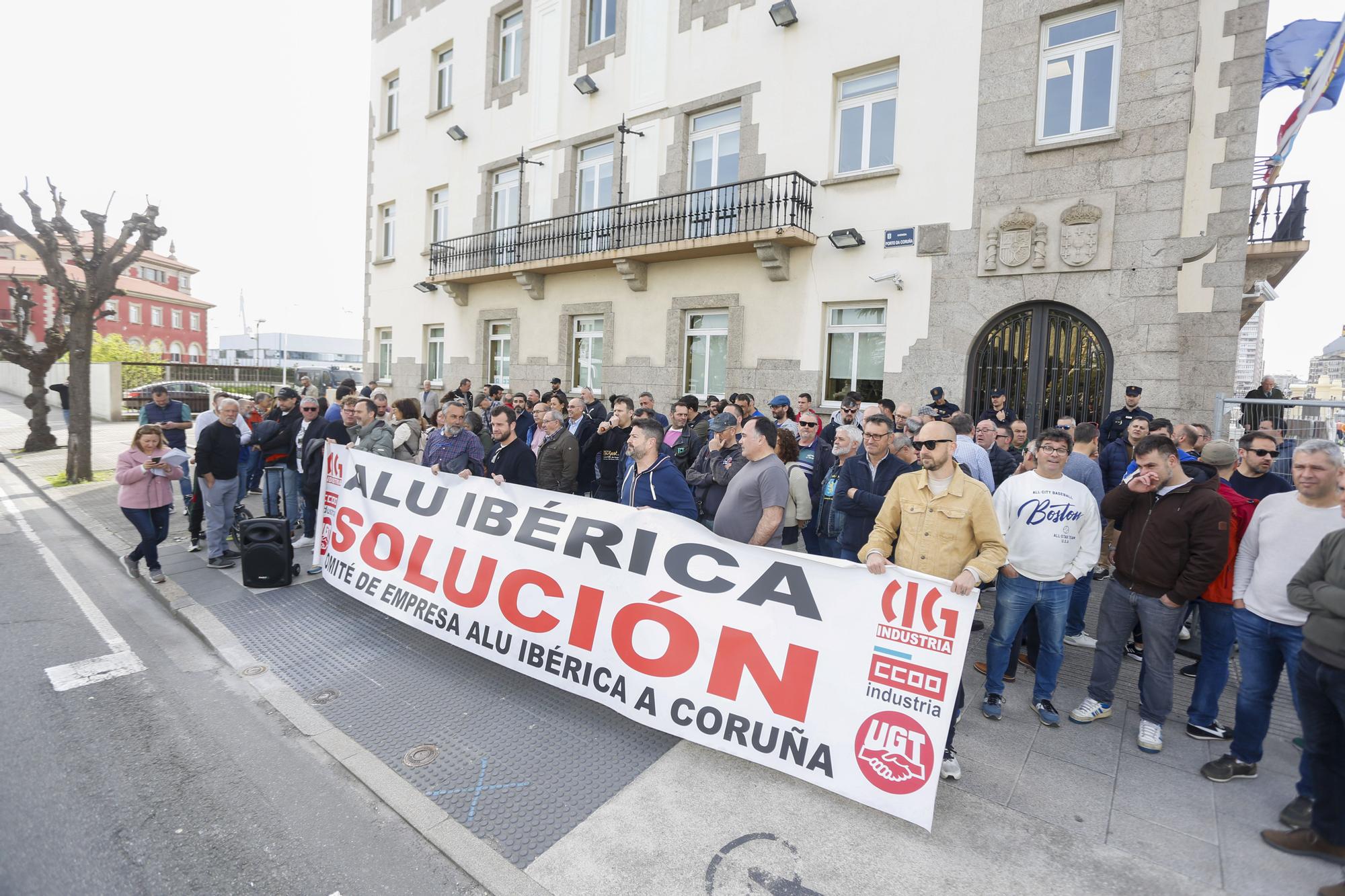 Concentración de trabajadores de Alu Ibérica