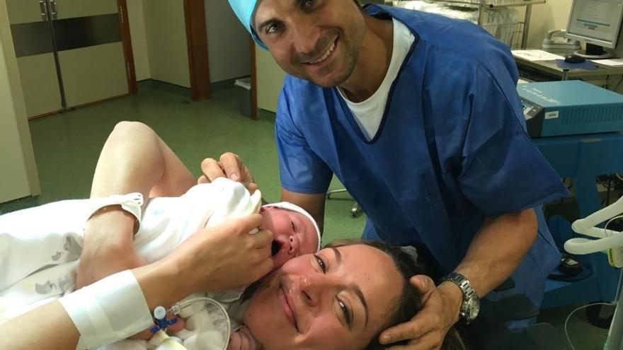 David Ferrer, con Leo y su mujer, Marta Tornel.