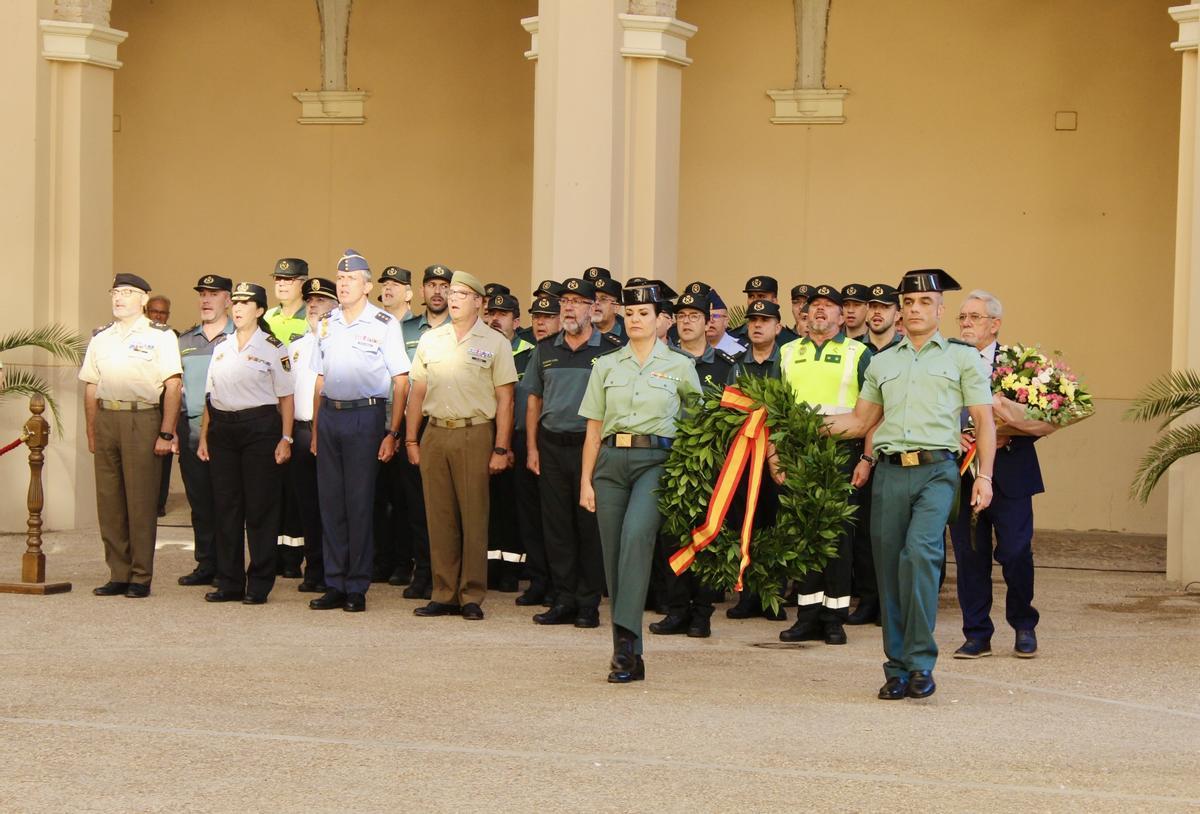 FOTOGALERÍA | Badajoz homenajea a los guardias civiles víctimas del terrorismo: "Me volaron la mano derecha con un lanzagranadas"