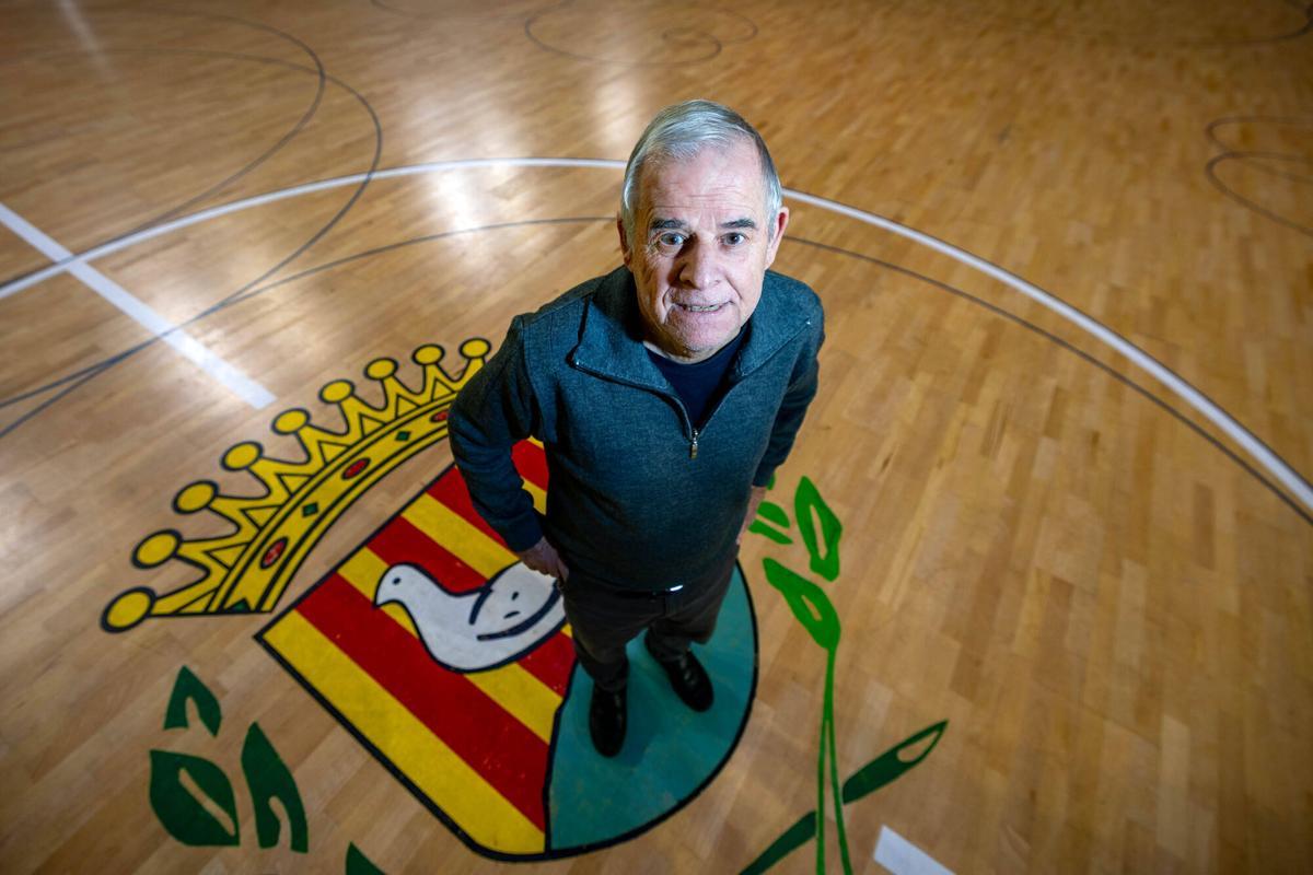 Vicenç Garcia, histórico presidente del Industrias Santa Coloma, en el Pavelló Nou.