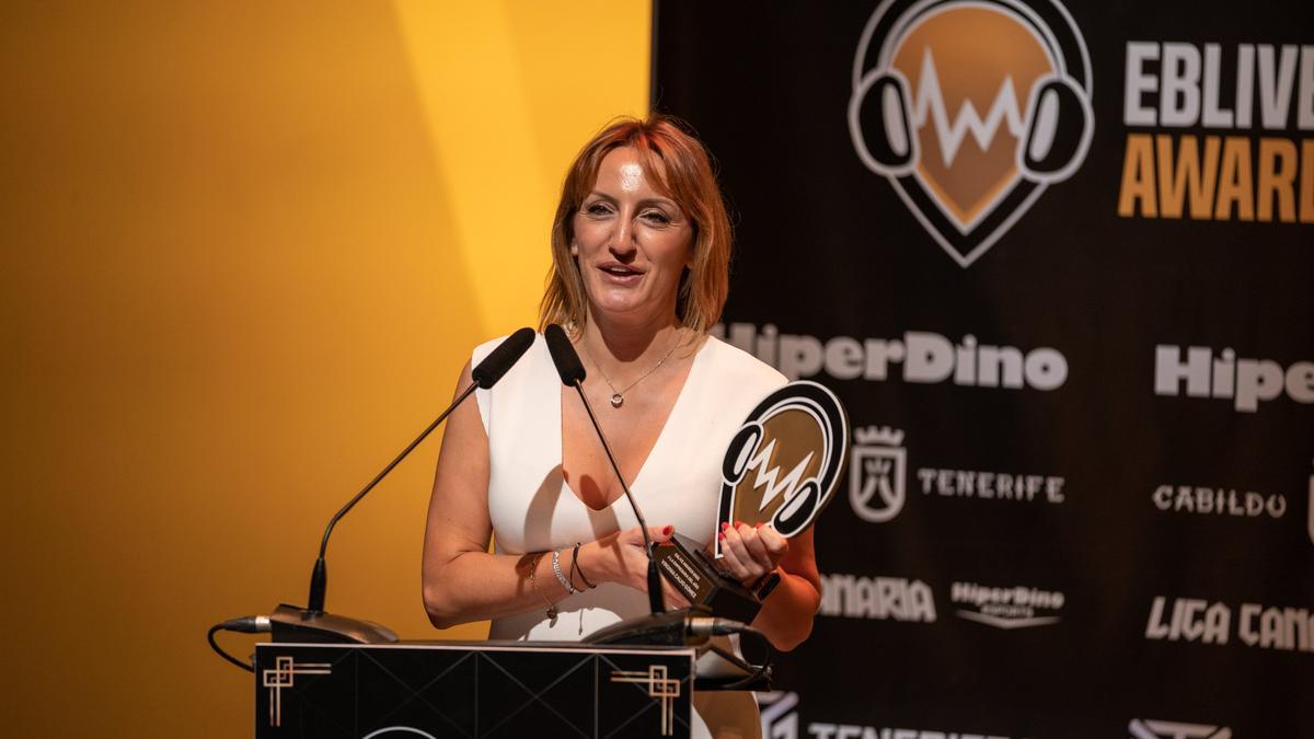 Virginia Calvo, propietaria de Giants, recoge un premio en los EBLive Awards de 2022