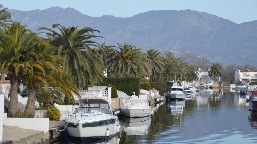 Empuriabrava té 35 quilòmetres de canals.