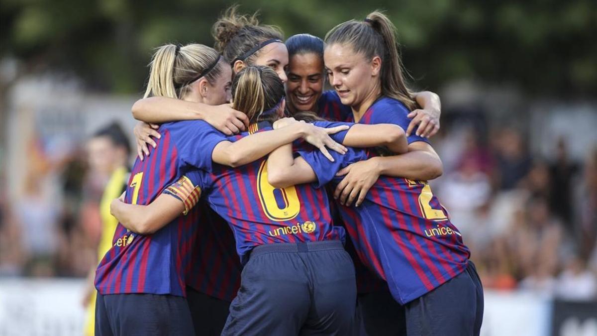 Las jugadoras del Barça celebran la Copa Catalunya