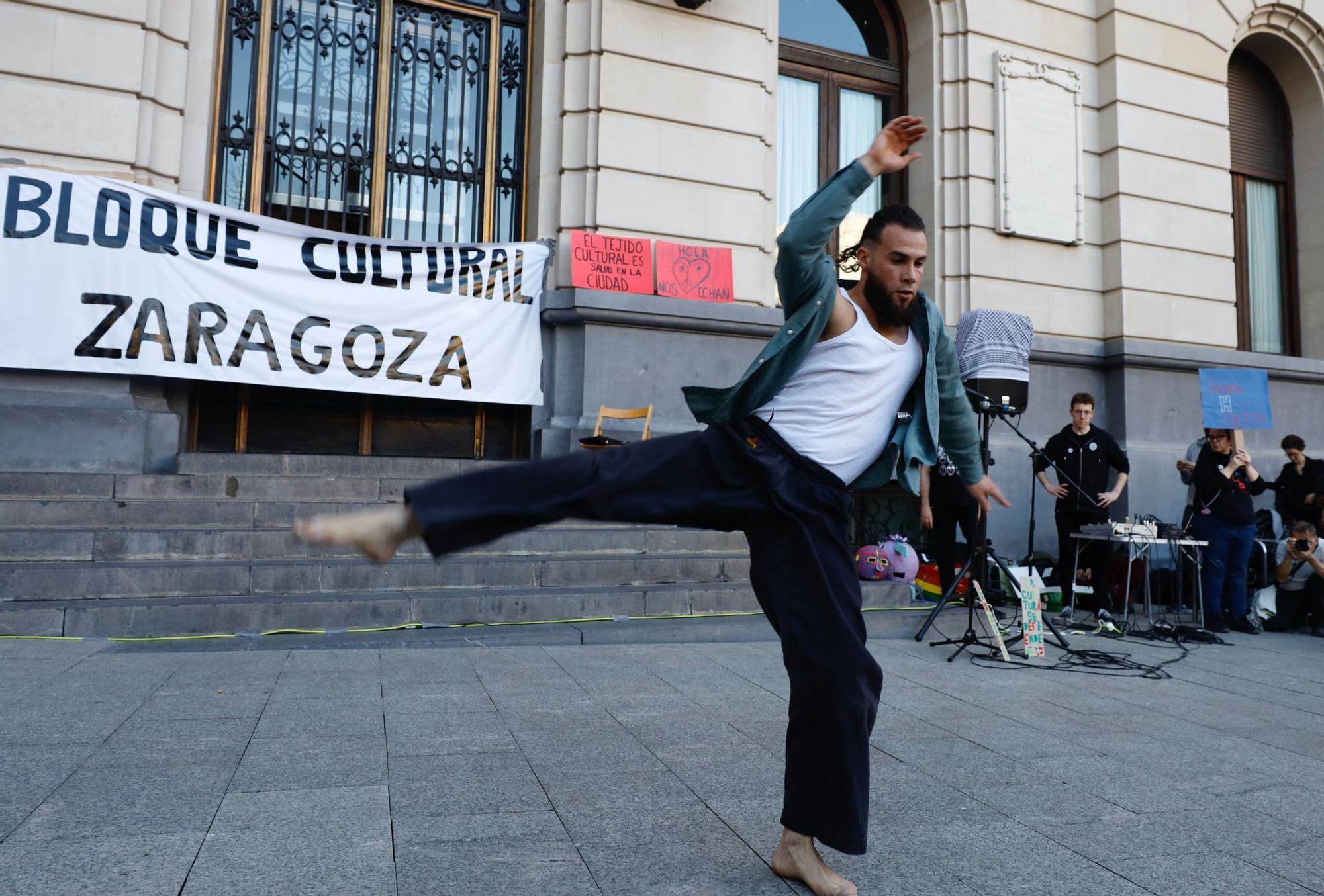 En imágenes | Nueva protesta de Bloque Cultural en la plaza España de Zaragoza