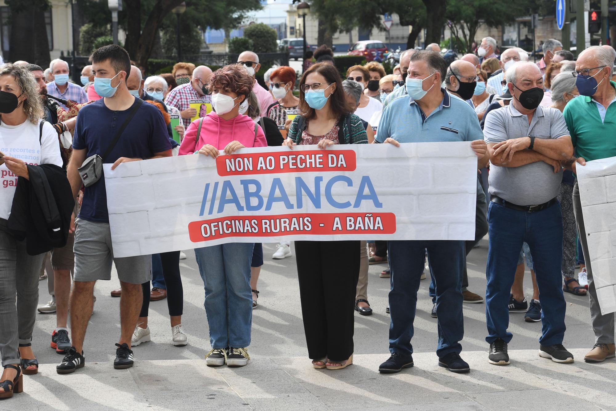 Manifestación contra el cierre de sucursales bancarias en el Obelisco