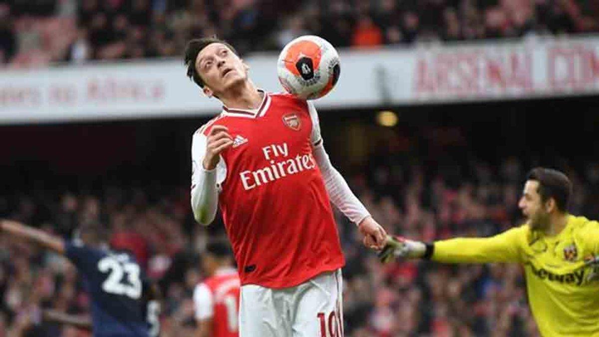 Özil en un partido con el Arsenal