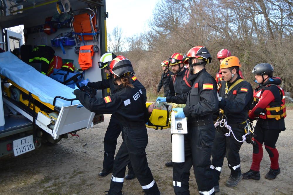 La UME realiza ejercicios de rescate de víctimas e