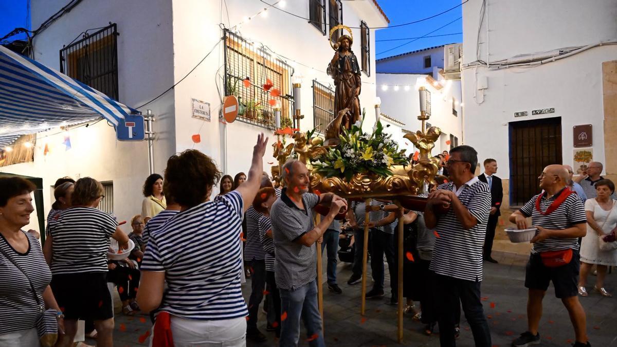La Nucia cierra su día grande con la procesión en honor a la Mare de Déu y Sant Roc
