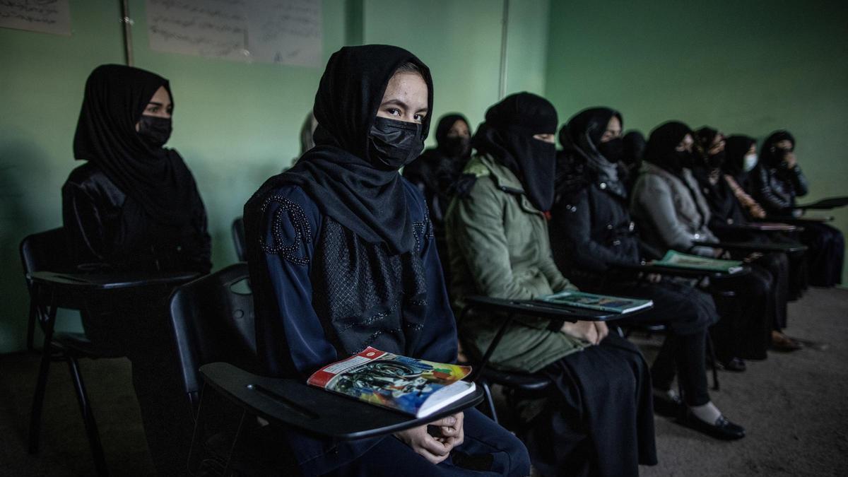 Archivo - Imagen de archivo de mujeres recibiendo formación para ser agentes de Policía en Kabul, Afganistán