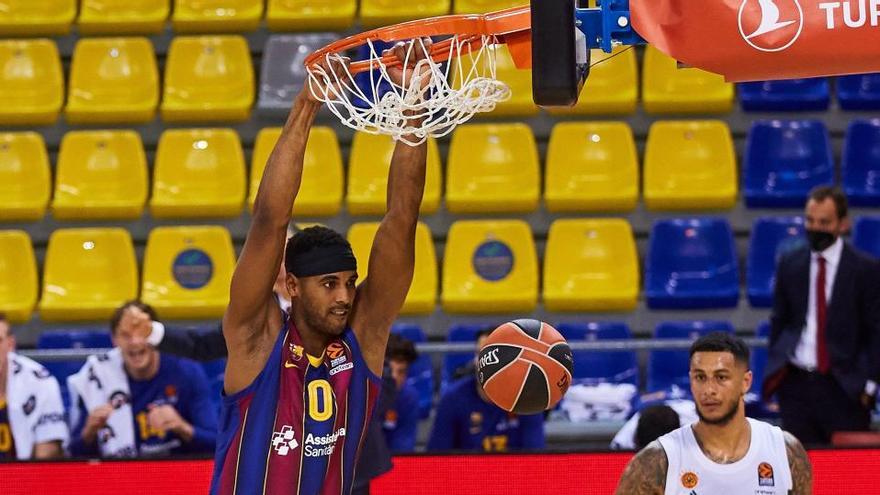 Un mate de Brandon Davies ante el Panathinaikos.