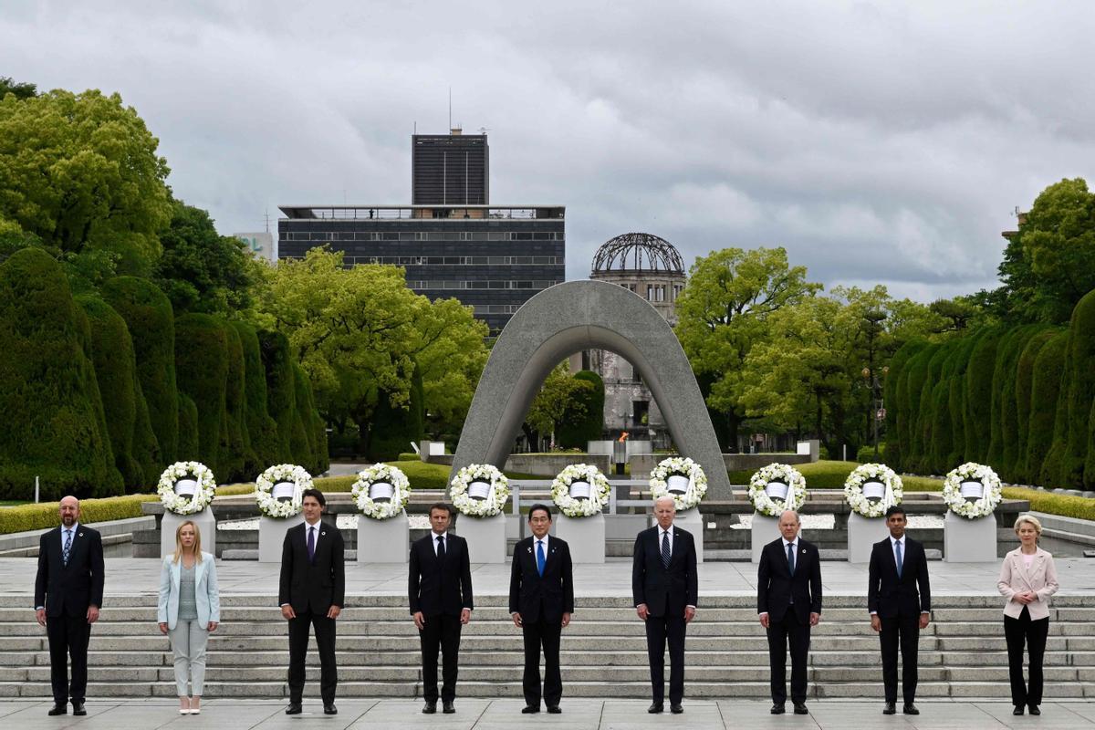 Los líderes del G7 visitan el Memorial Park para las víctimas de la bomba atómica en Hiroshima, entre protestas