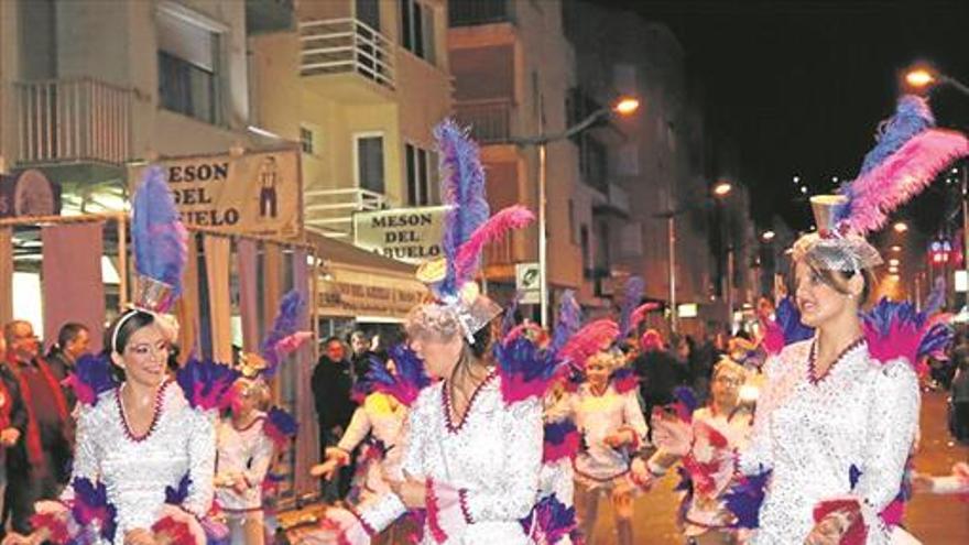 Peñíscola inicia el Carnestoltes con 800 participantes en las comparsas