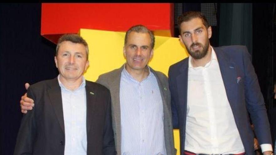 Vox ficha oficialmente a José Ángel Antelo, ex jugador del UCAM CB