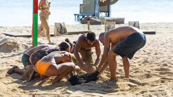 Evacuación de emergencia de 'Supervivientes' por un apagón histórico: 'La tormenta está arrasando las playas'
