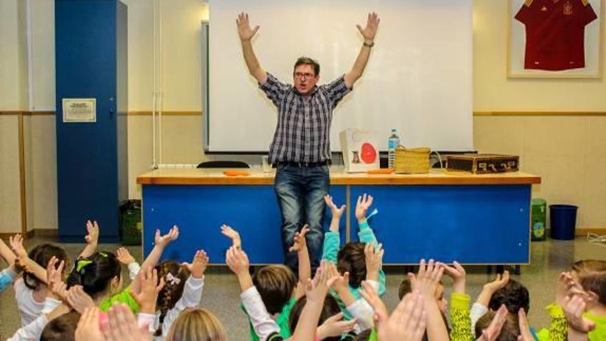 Carles Cano abre las jornadas del colegio de Hurchillo dedicadas a Cervantes