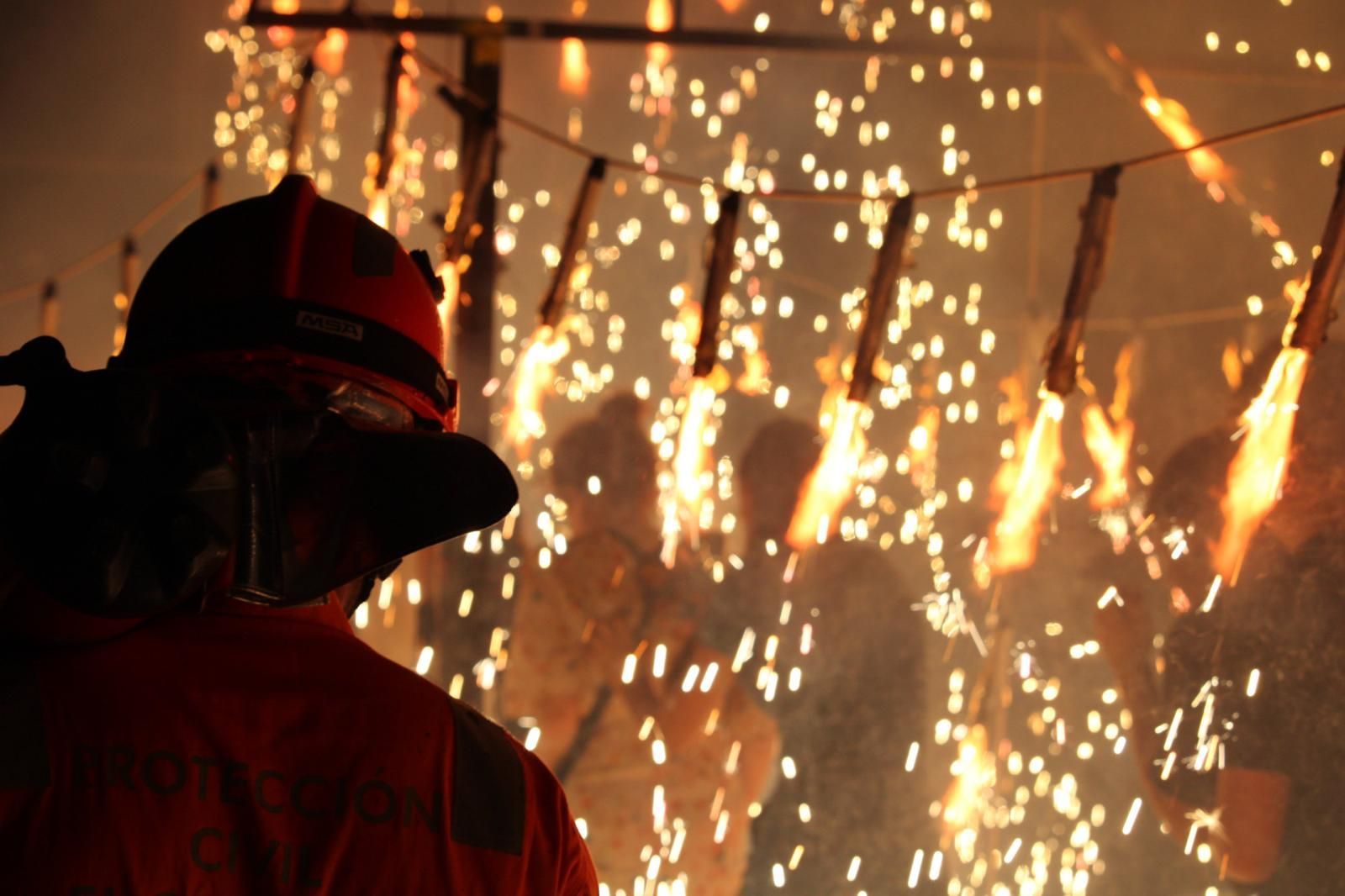 Multitudinario correfoc en las fiestas de El Campello