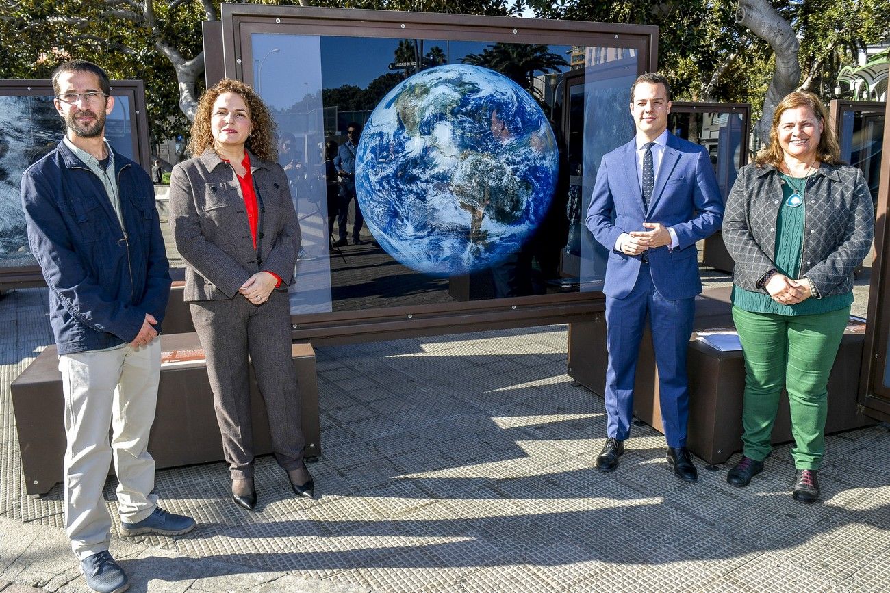 El Parque de San Telmo de Las Palmas de Gran Canaria acoge la exposición 'Otros Mundos', compuesta de 40 imágenes.