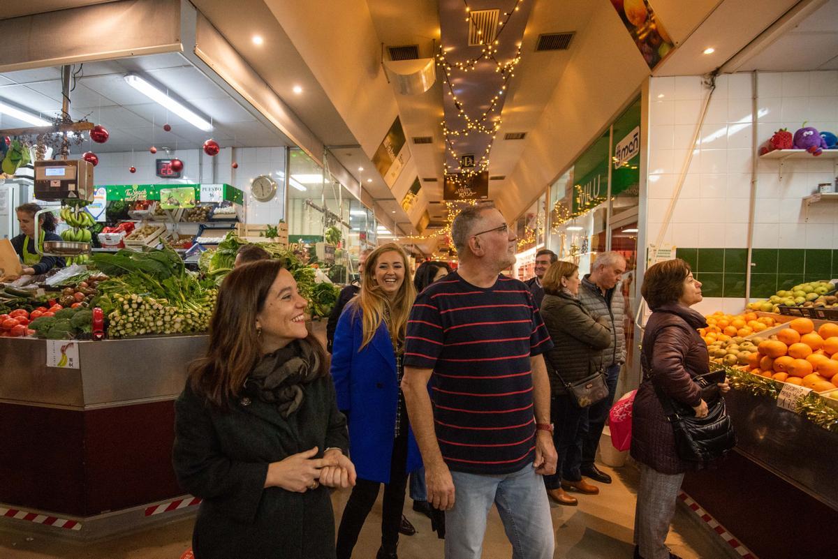 Encendido de las luces de Navidad en el mercado de Elviña de A Coruña