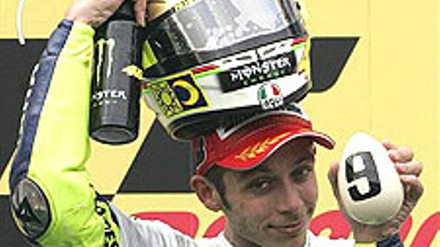 Rossi queda tercero, pero se proclama campeón del mundo de MotoGP