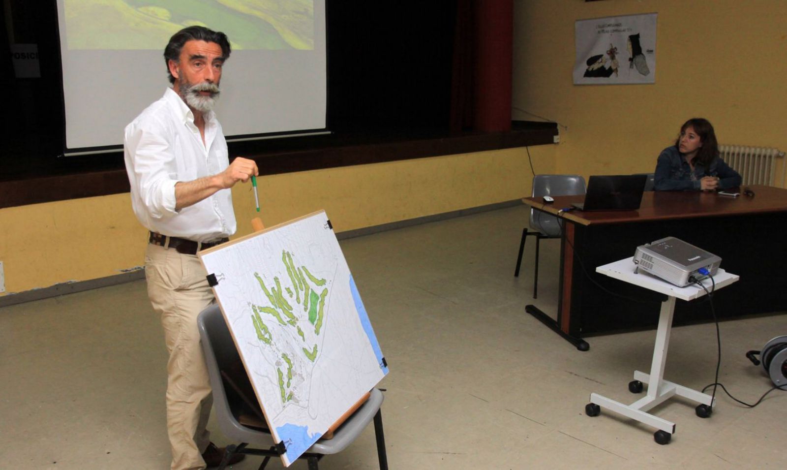 Rafael Sáenz-Díez Malvar, presentando su proyecto de campo de golf para O Grove, hace una década.