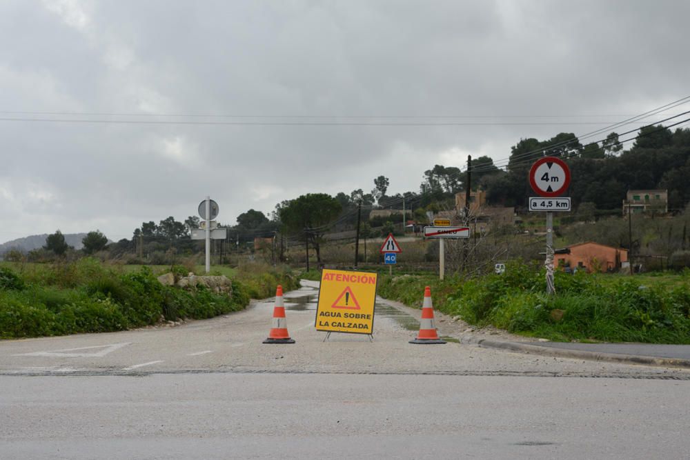 Inundada la carretera que une Sineu y Petra (Ma-3300)