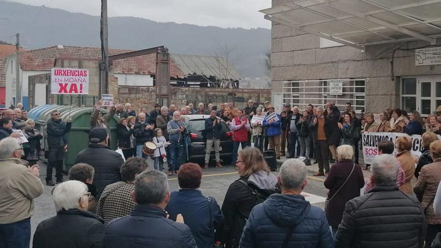 Un momento de la concentración de ayer ante la Casa do Mar.   | // G.N.