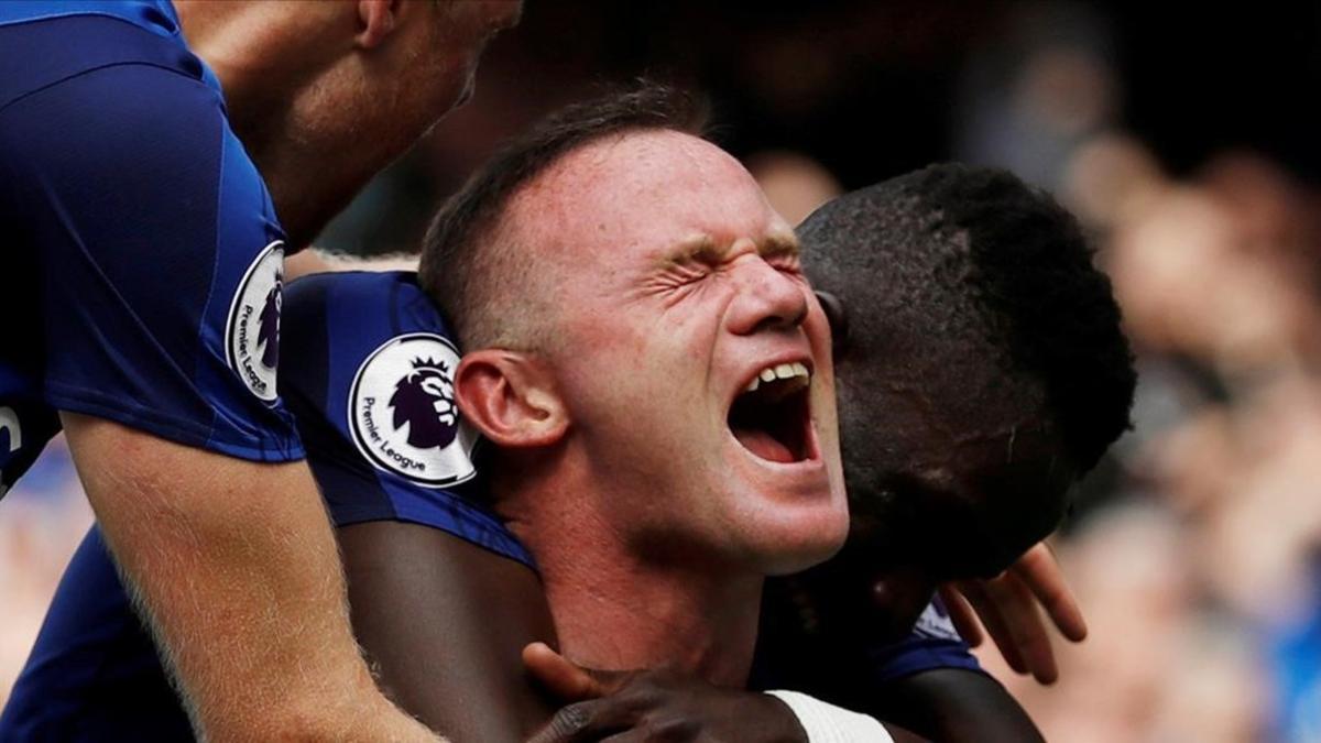 Wayne Rooney celebra el gol de la victoria del Everton ante el Stoke, en su regreso a Goodison Park.