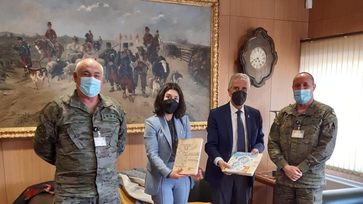 Visita de Juan Pérez y Teresa Alonso al Museo del Ejército de Toledo.