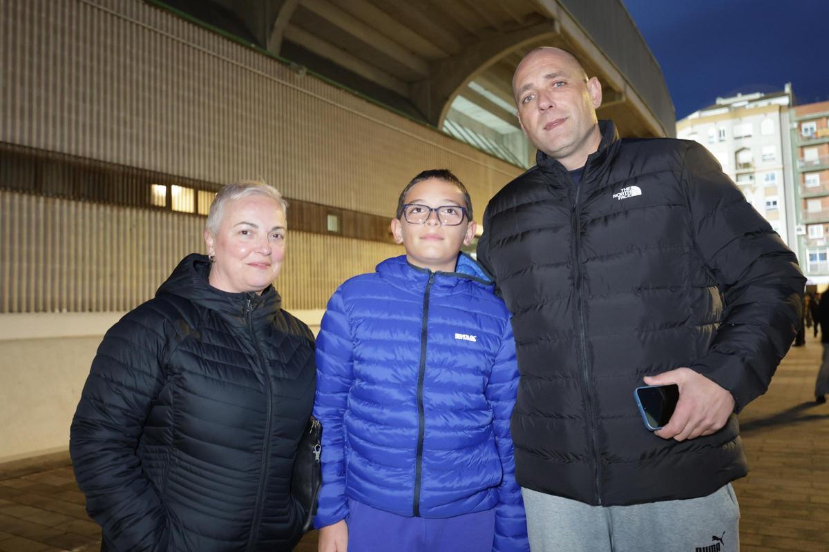 Galería | La lluvia respeta en el SkyFi Castalia y gran ambiente para ver el Barcelona-Athletic de la Supercopa
