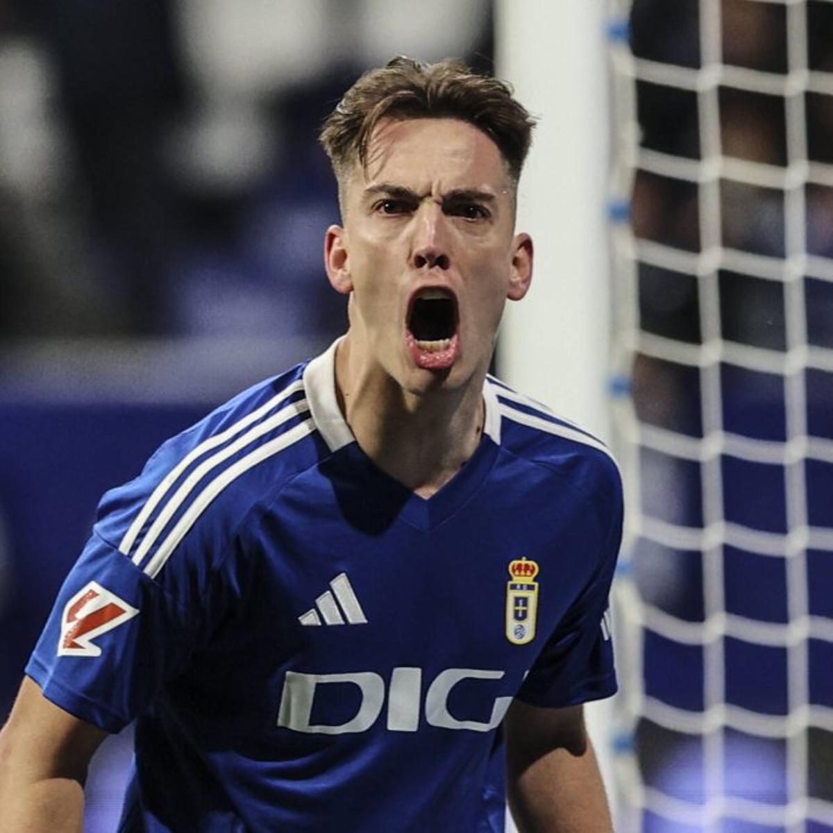 Paulino celebra un gol  con el Oviedo. | IRMA COLLÍN