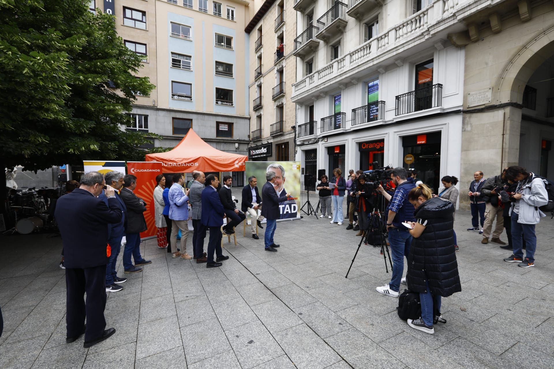 EN IMÁGENES | Los partidos cierran la campaña del 28M en Aragón