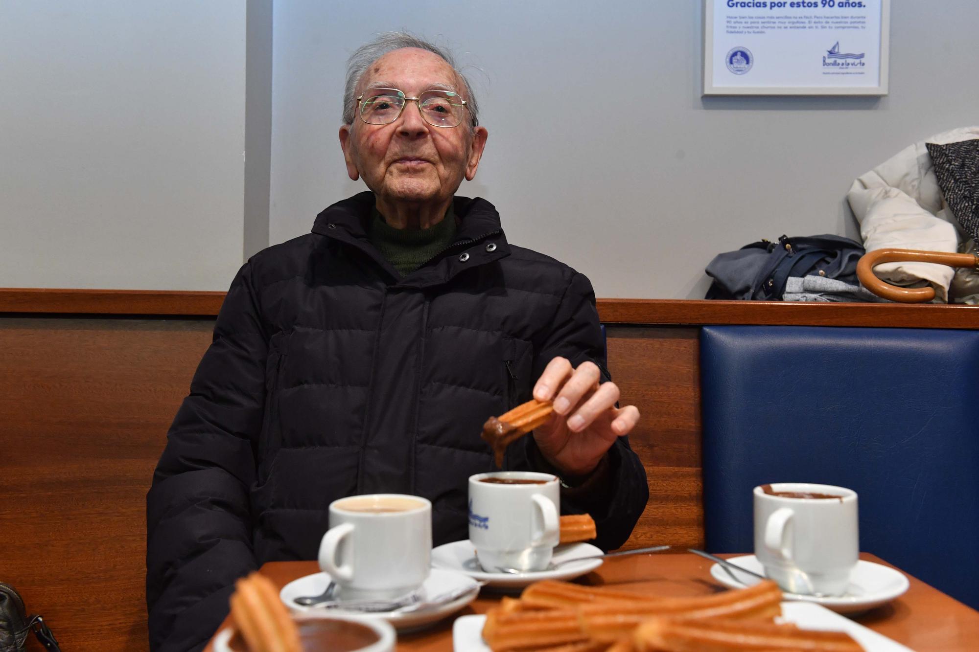 José Cruz Romero cumple cien años y concelebra misa cada día en A Coruña