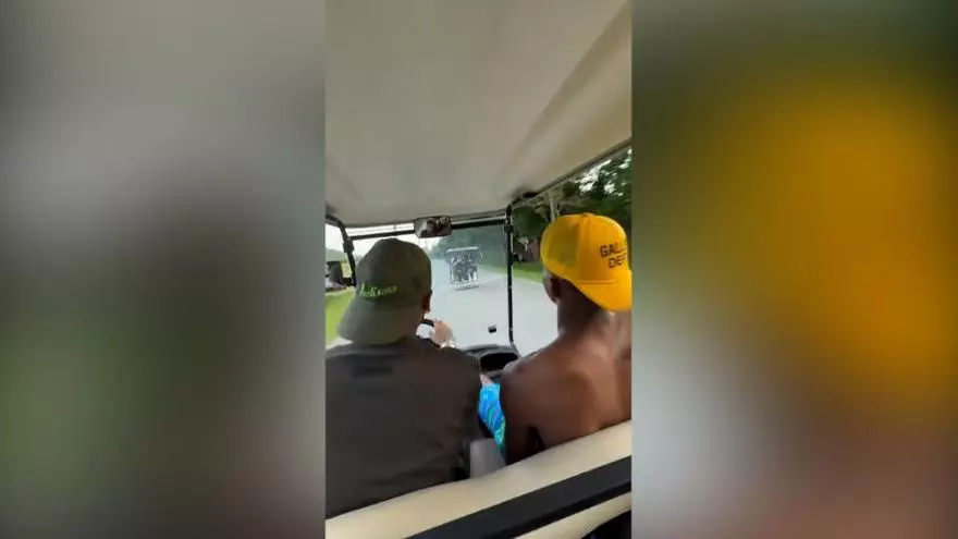 Neymar y Lamine se divierten en Brasil: ?Cunto pagaras por estar sentado en ese carrito de golf?