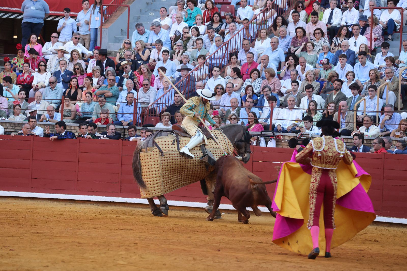 Migie Ángel Perera sale a hombros de Los Califas