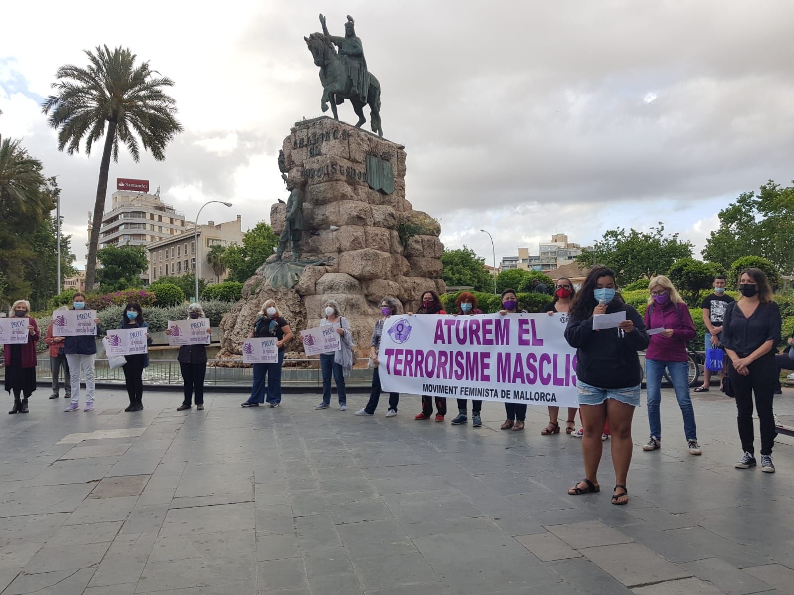 Más de un centenar de personas se manifiestan en Palma por el asesinato ...
