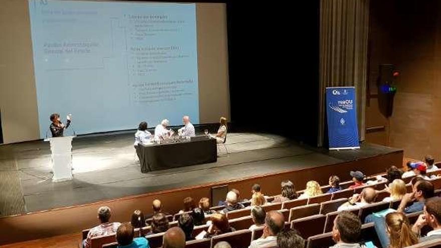 Jornadas informativas sobre emigración realizadas en Celanova./ FdV