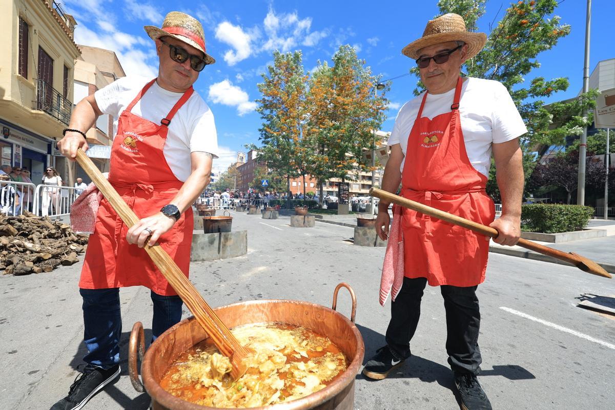 Las mejores imágenes de Les Calderes de Almassora, el día grande de las fiestas de Santa Quitèria