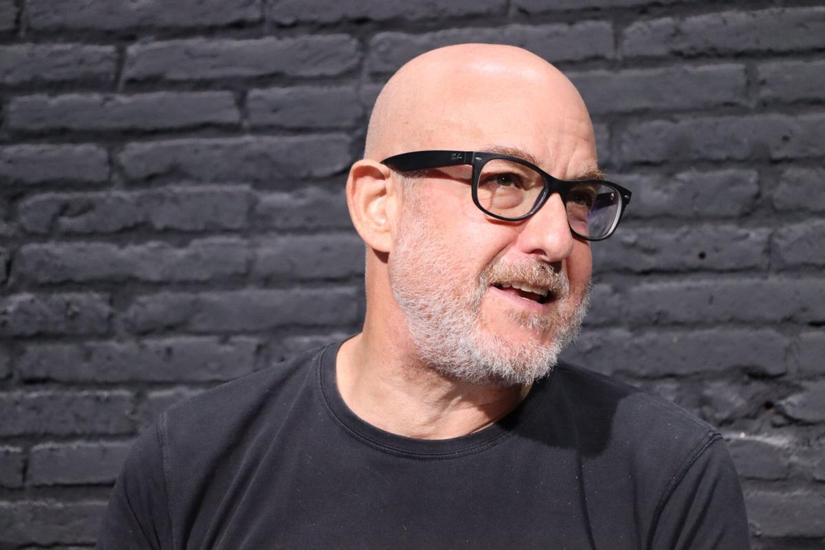 Dispositiu teatral d’escolta activa