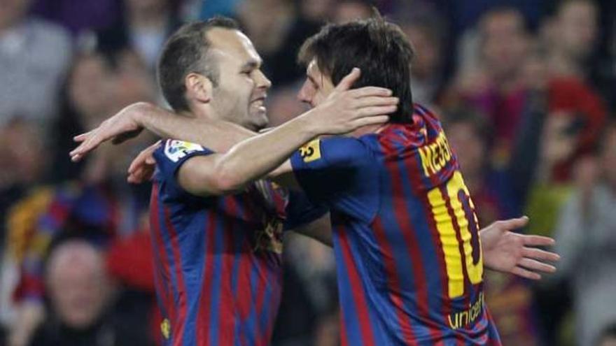 Messi e Iniesta celebra uno de sus goles ante el Athletic.