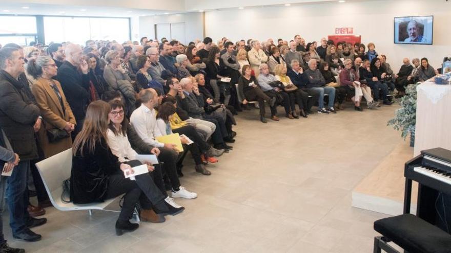 La sala de Mémora, plena durant el comiat de Josep Maria Aloy.