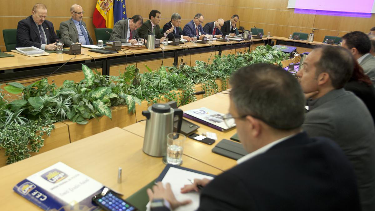 Una imagen de la reunión mantenida este martes entre representantes de Policía Nacional y Guardia Civil y el Ministerio del Interior.