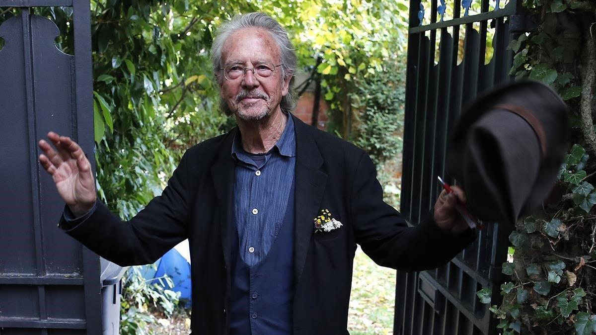 zentauroepp50333609 austrian author peter handke gestures as he arrives back at 200110182400