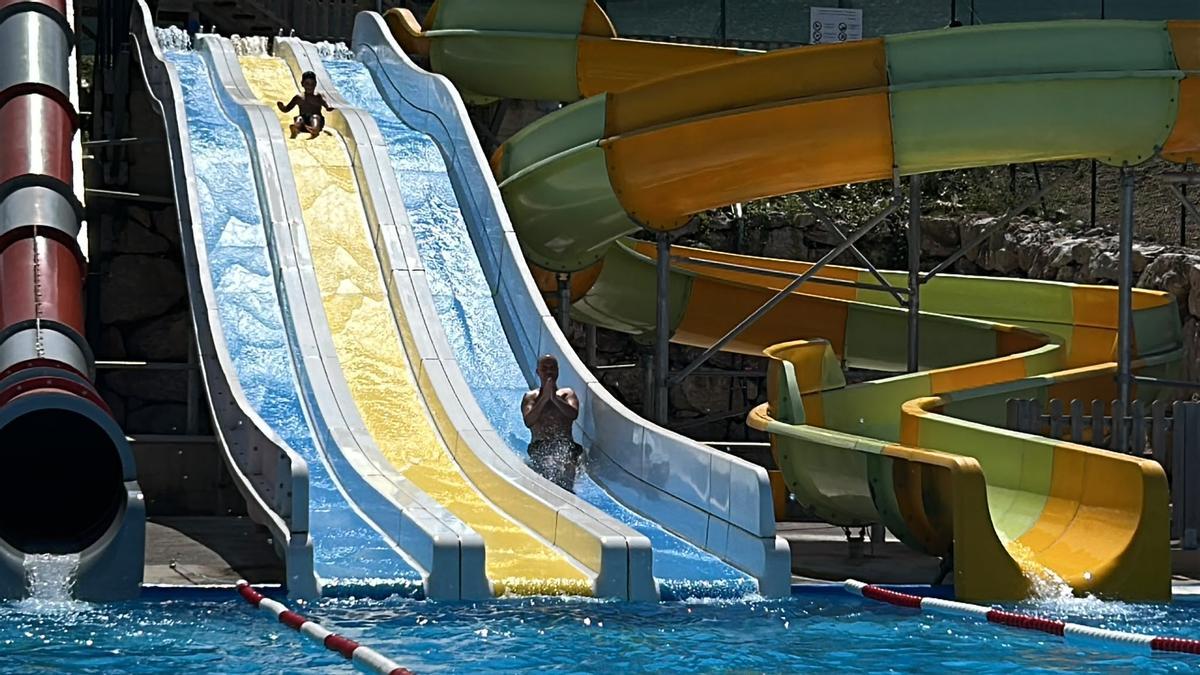 EN IMÁGENES: Asturianos y turistas disfrutan de una jornada en el parque acuático de Corvera EN IMÁGENES: Asturianos y turistas disfrutan de una jornada en el parque acuático de Corvera