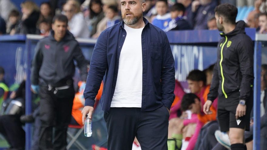 El FC Cartagena despierta: nuevo entrenador y cuatro fichajes
