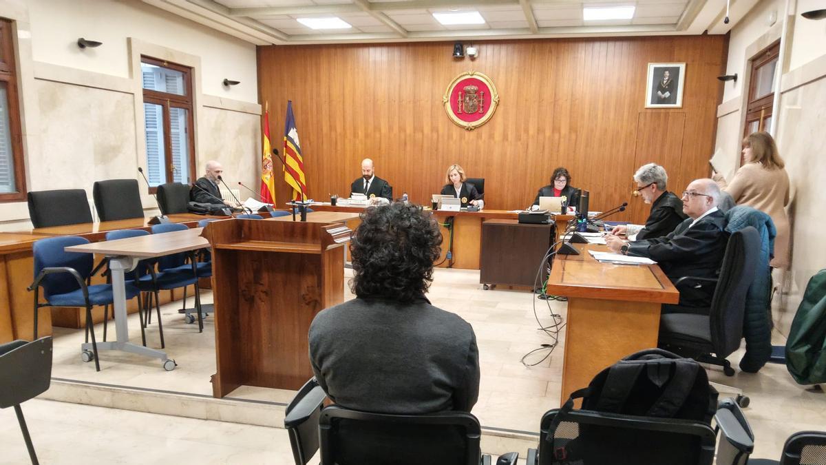 El acusado, hoy durante el juicio que se celebra en la Audiencia Provincial de Palma.